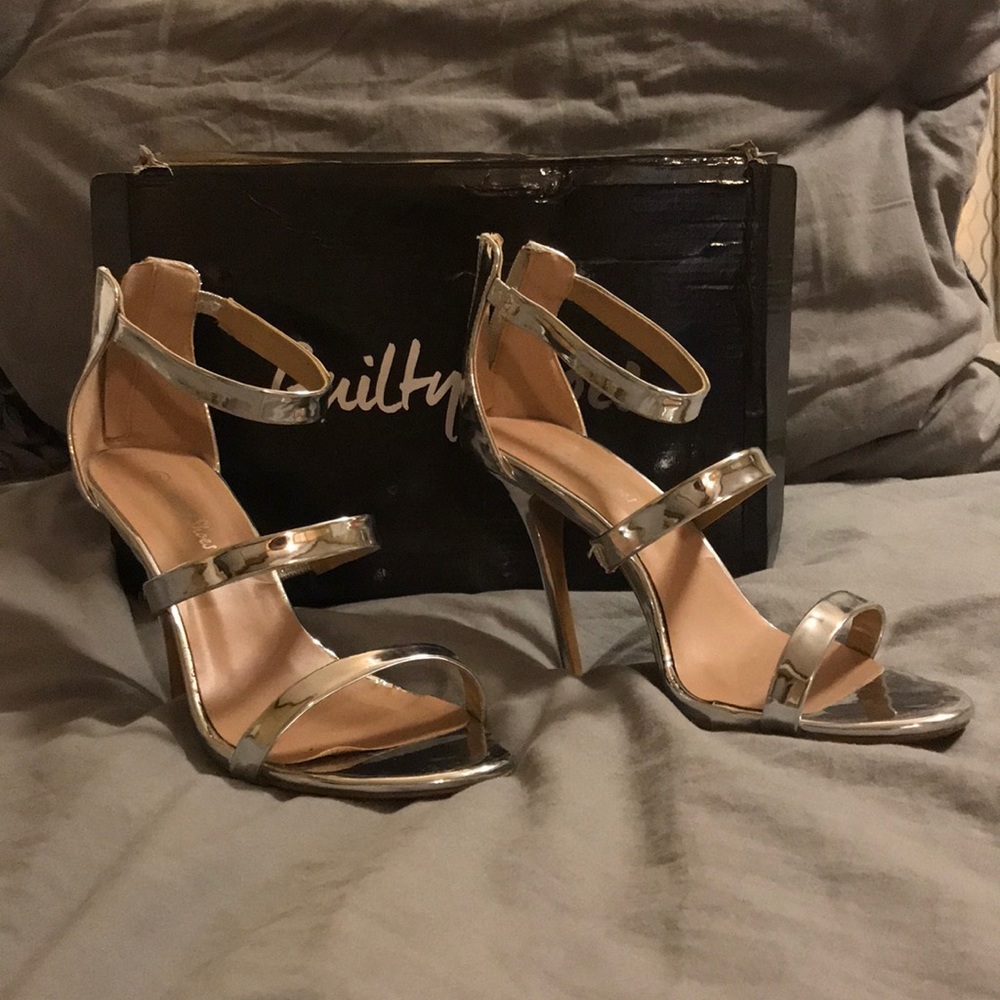 Silver Stiletto Sandals EUC Sz 9